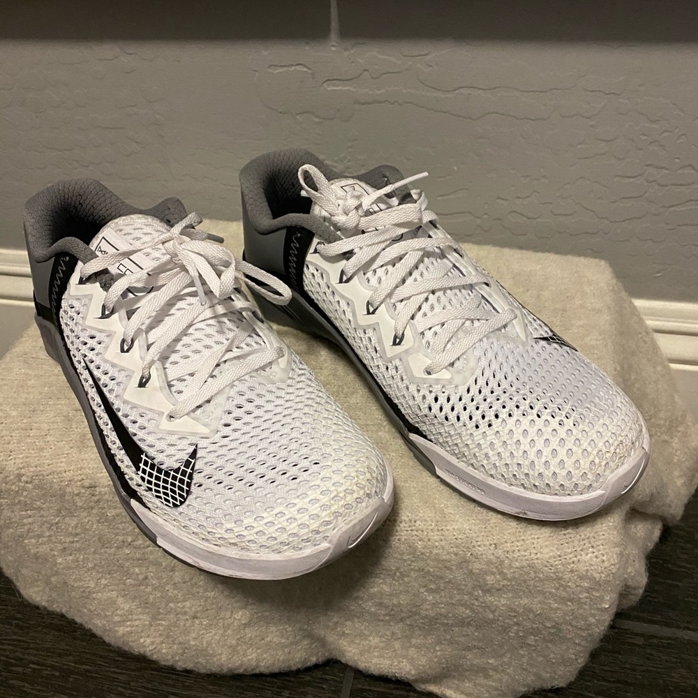 Men’s Metcon athletic shoes, size 9 worn once!!!